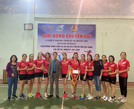 Hội LHPN huyện Sơn Động tổ chức thành công Giải bóng chuyền hơi