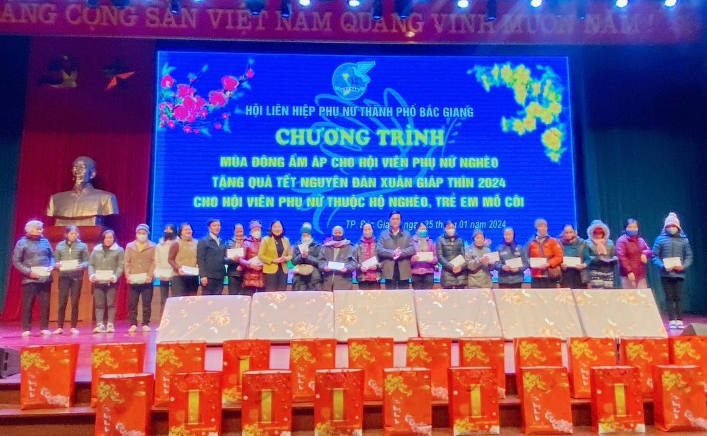 Hội LHPN thành phố Bắc Giang tổ chức Chương trình tặng quà Tết Nguyên đán Xuân Giáp Thìn 2024 cho...