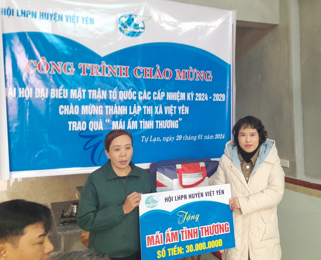 Hội LHPN huyện Việt Yên trao nhà “Mái ấm tình thương”  cho hội viên nghèo