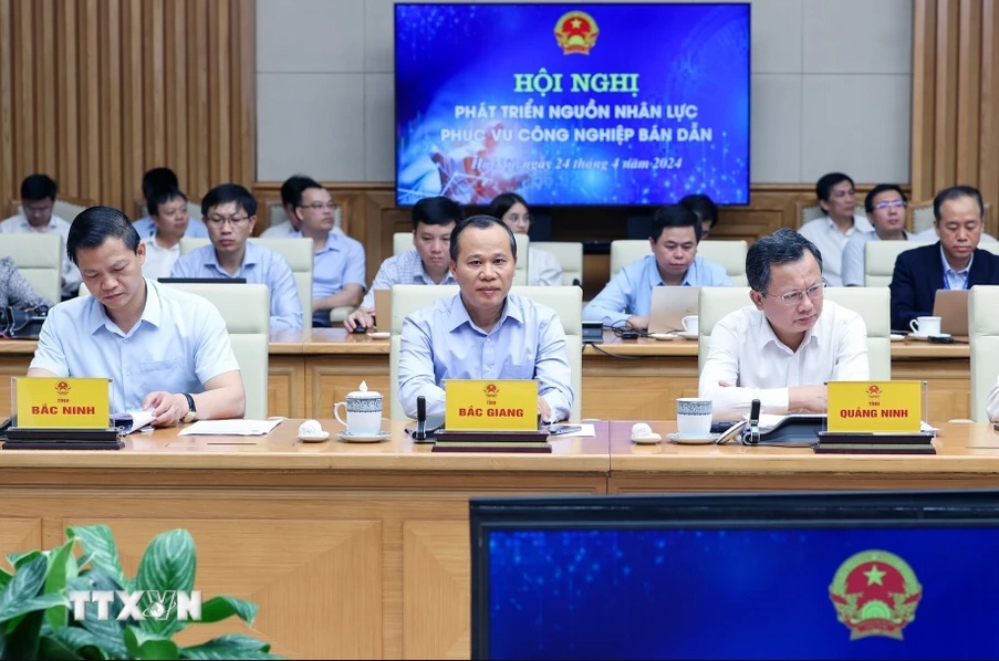 Phó Chủ tịch Thường trực UBND tỉnh Mai Sơn dự hội nghị phát triển nguồn nhân lực phục vụ công...